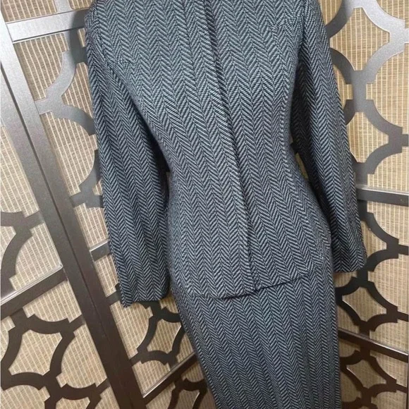 Blue Herringbone St. John Skirt Suit Size 8 Jacket and Skirt